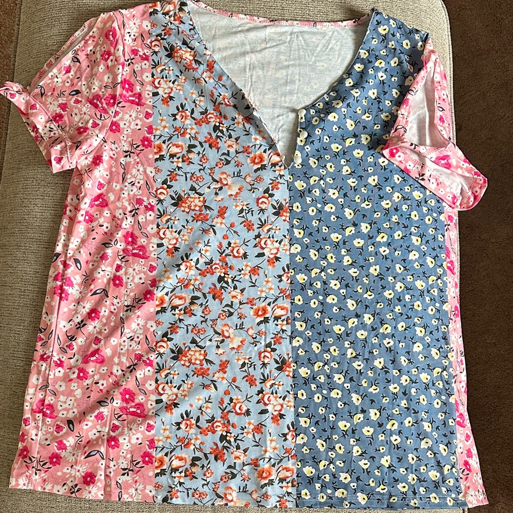 Chic Floral V-Neck Blouse - Pink and Blue